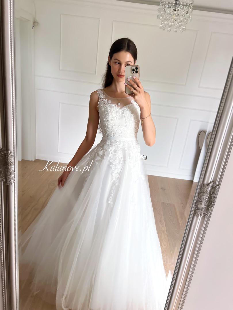 Anette - brocade lace wedding dress with tied corset - Kulunove image 1